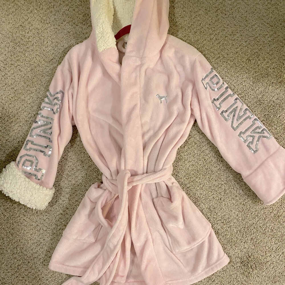 Sherpa Bling VS PINK Robe